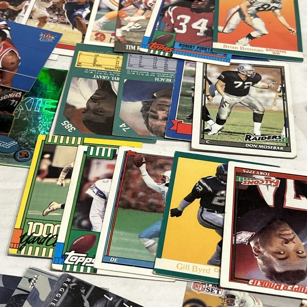 Huge Lot Of Random 90s-2000s Trading Cards NFL, NBA, MLB, Marvel Looney Tunes A2